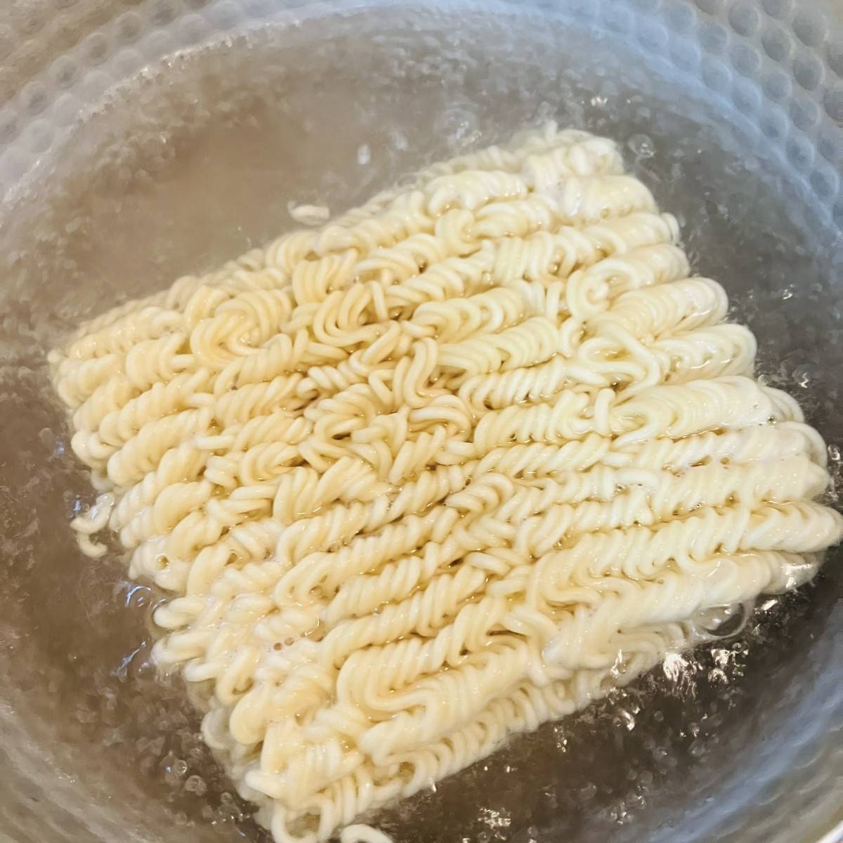 サッポロ一番公式の「お好み焼き味冷やしラーメン」のレシピ