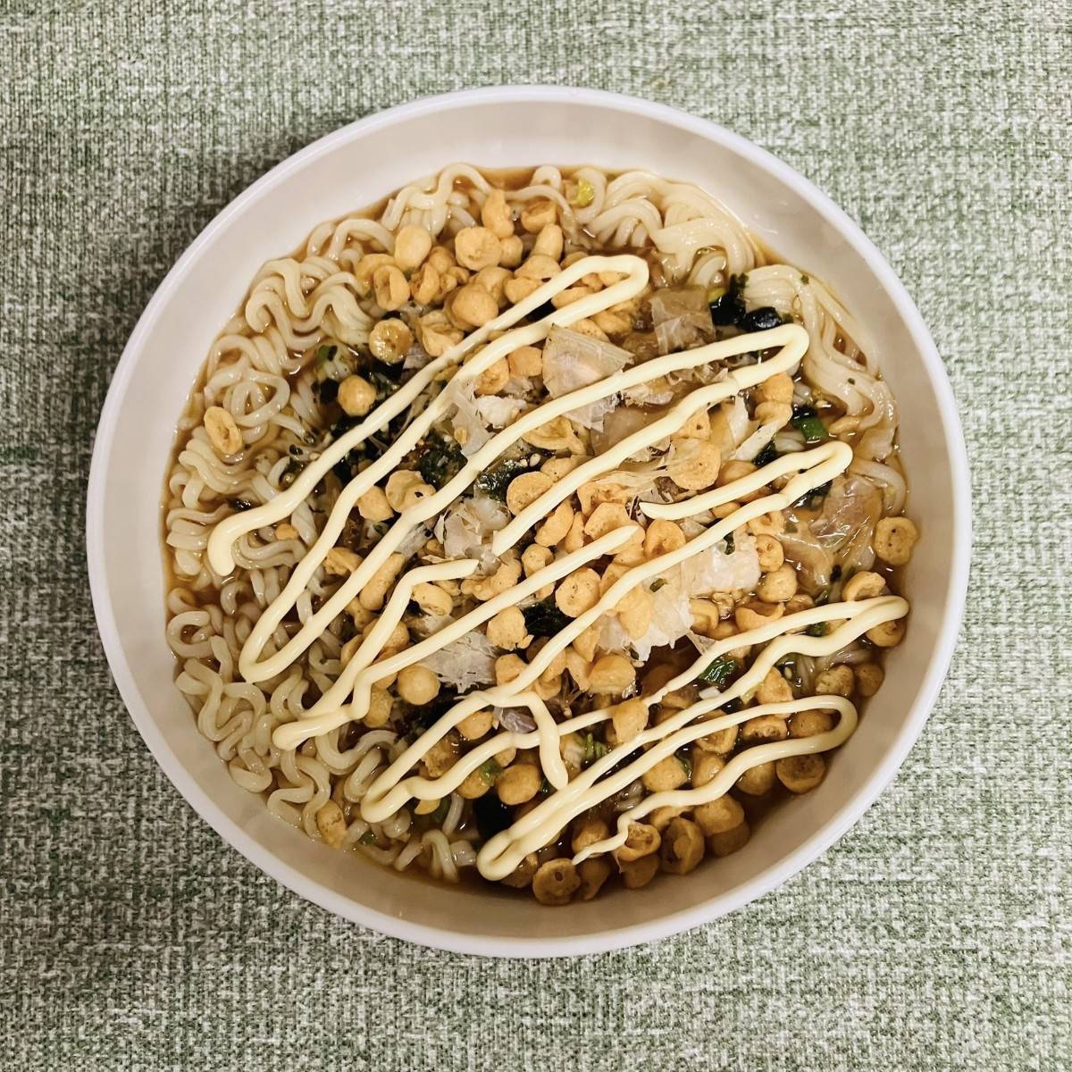 サッポロ一番公式の「お好み焼き味冷やしラーメン」のレシピ