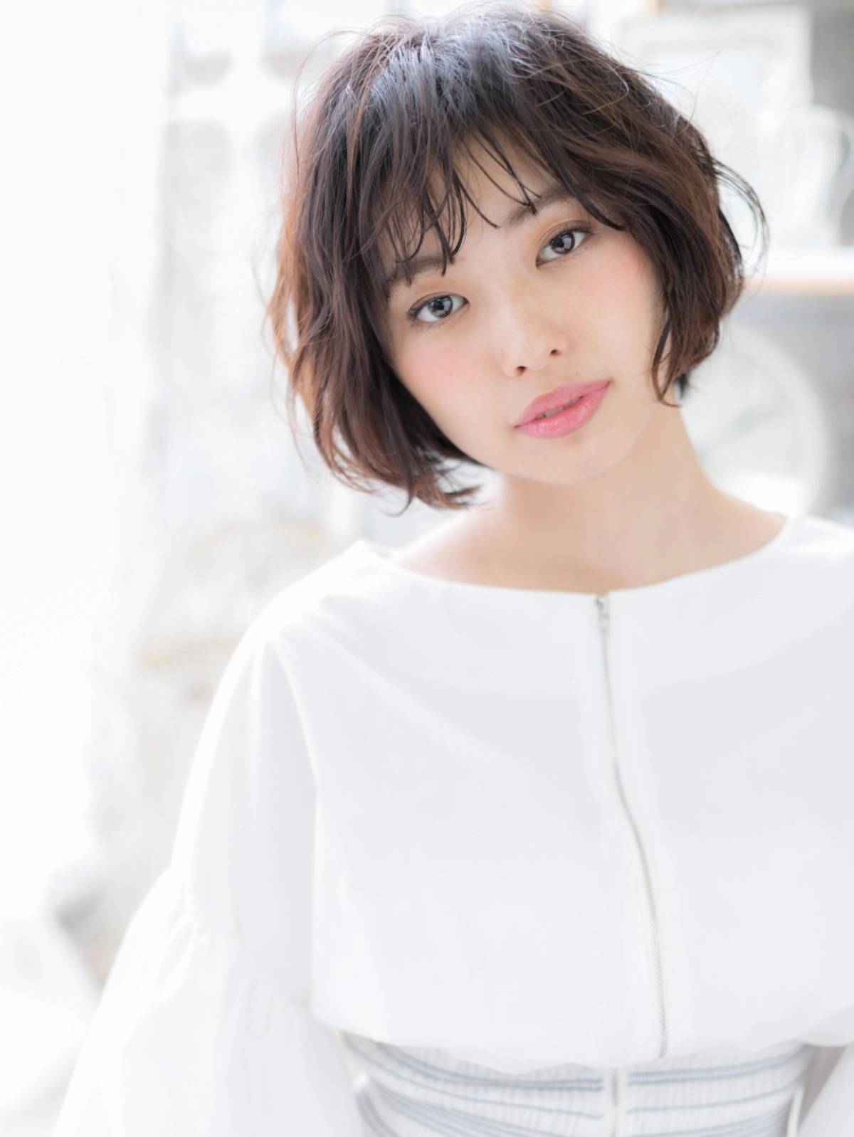 ほつれ感くせ毛風ショート