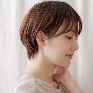  ヘーゼルブラウンのきれいめショート 