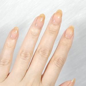 夏っぽくて垢抜ける。不器用さん向け「ラメグラデーションネイル」のやり方