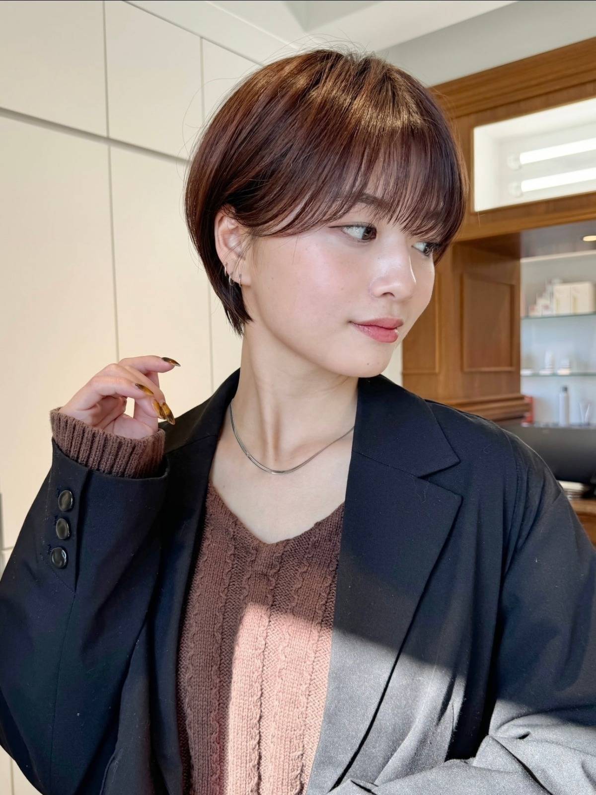 襟足がコンパクトな上品ショート