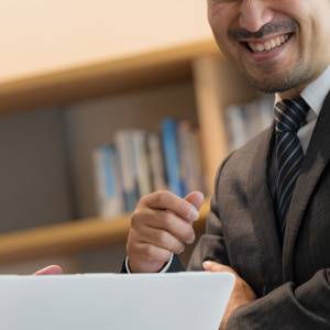  笑う人 