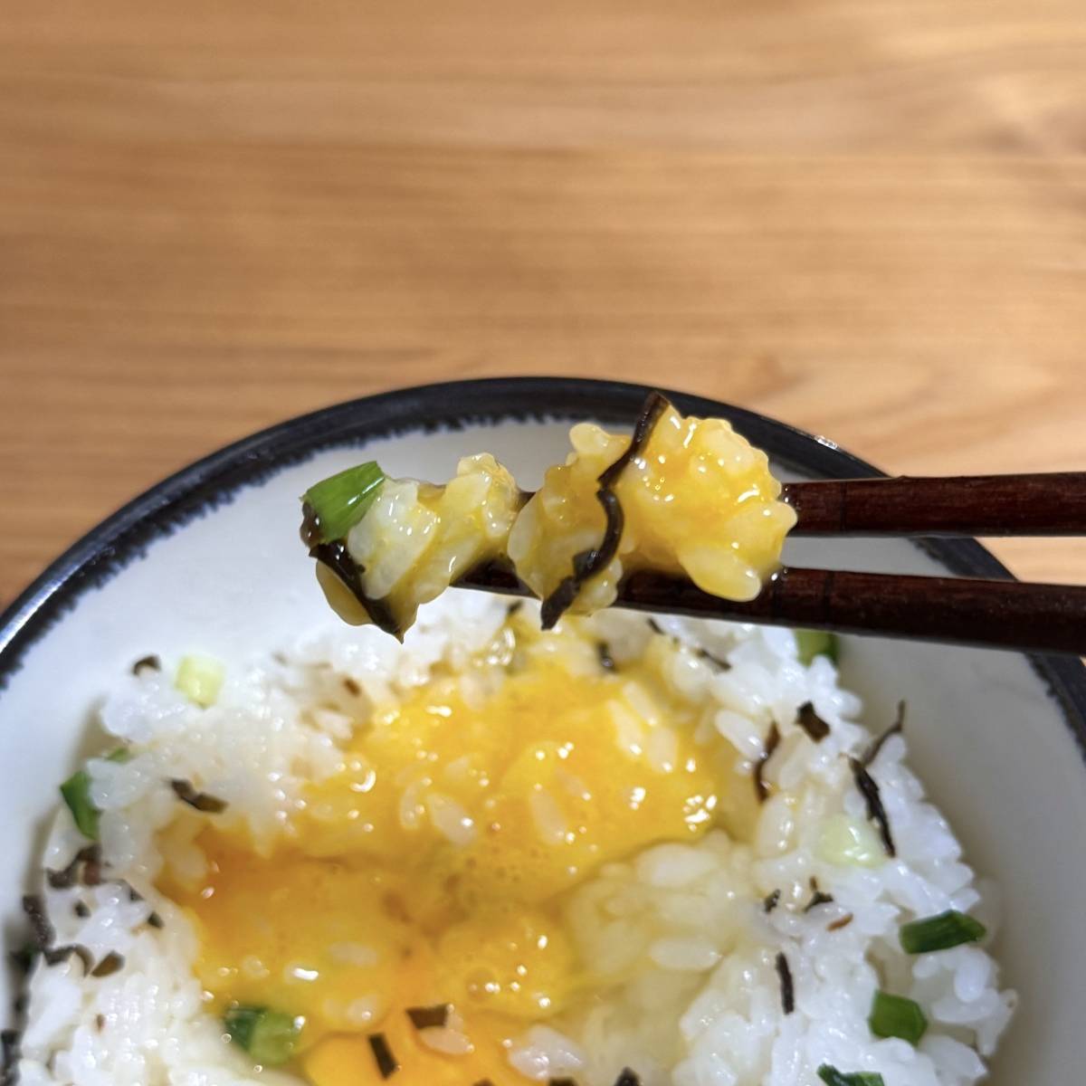 ふじっ子公式の「塩こんぶの卵かけごはん」のレシピ