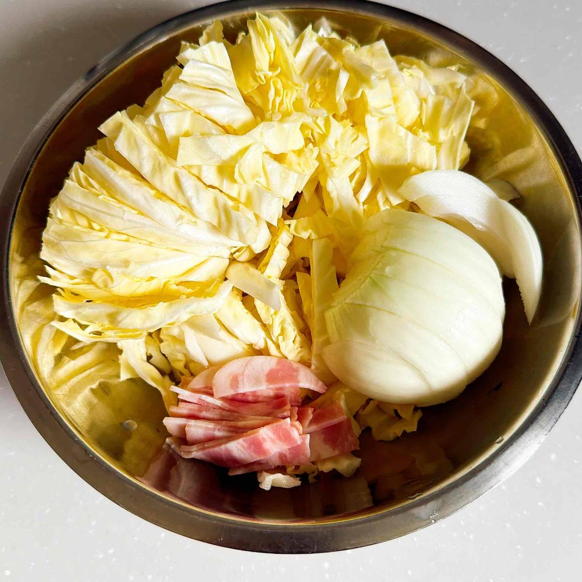 JAグループ公式の「キャベツとベーコンのトマト煮」のレシピ