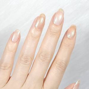 重ねるだけで垢抜ける。不器用さん向け「偏光パールネイル」のやり方