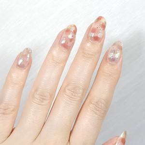 悪目立ちせず垢抜ける。不器用さん向け「ニュアンスネイル」のやり方