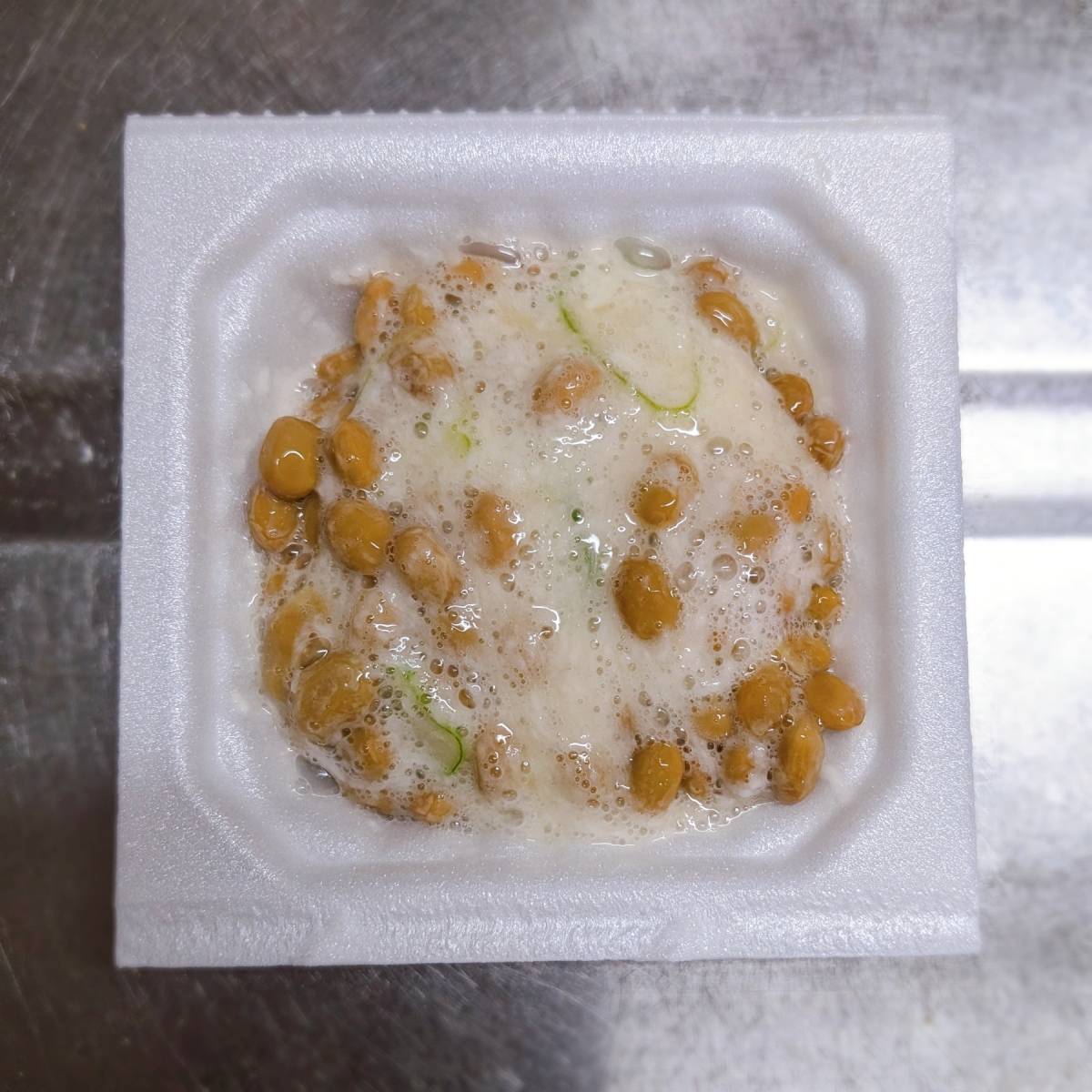 タカノフーズ公式の「ふんわり納豆とろろ丼」のレシピ