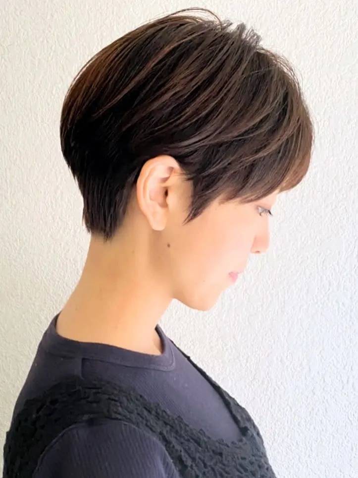 くびれの位置が高すぎるショート