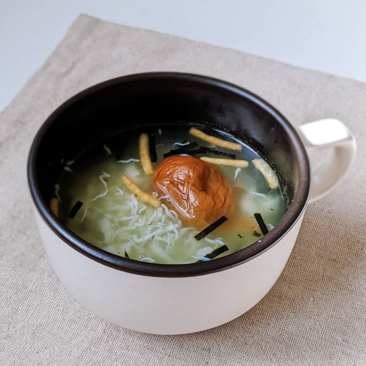 永谷園公式の「しらすと梅干の冷やし茶づけ」のレシピ