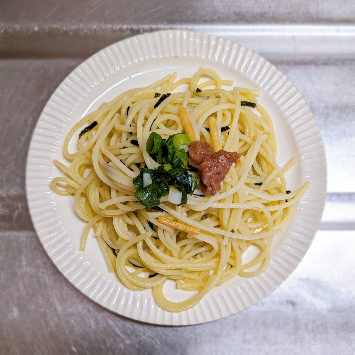 永谷園公式の「お茶づけの素で簡単！梅＆しそのパスタ」のレシピ