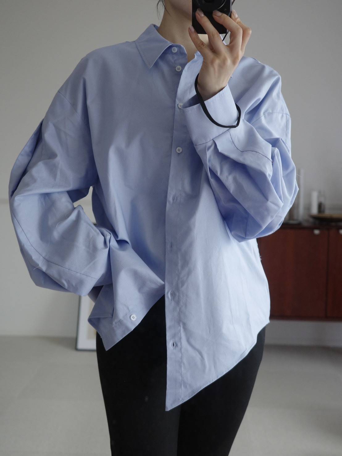Zaraのブルーアシンメトリーシャツ