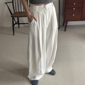 楽ちんなのに上品。美しい落ち感で細見え「ur’s」のとろみパンツ