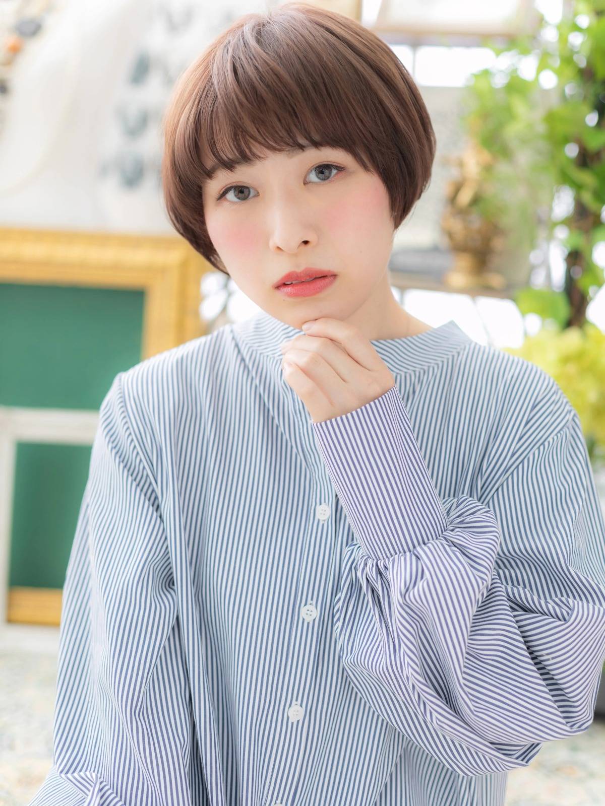 血色カラーの前下がりショート