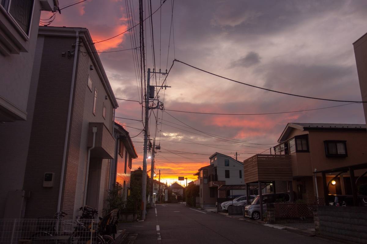 夕方の住宅街