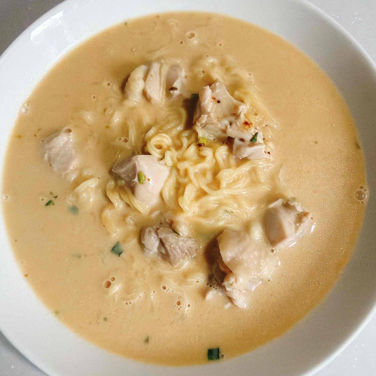 サッポロ一番公式の「みそラーメンでタイのカオソーイ風」のレシピ