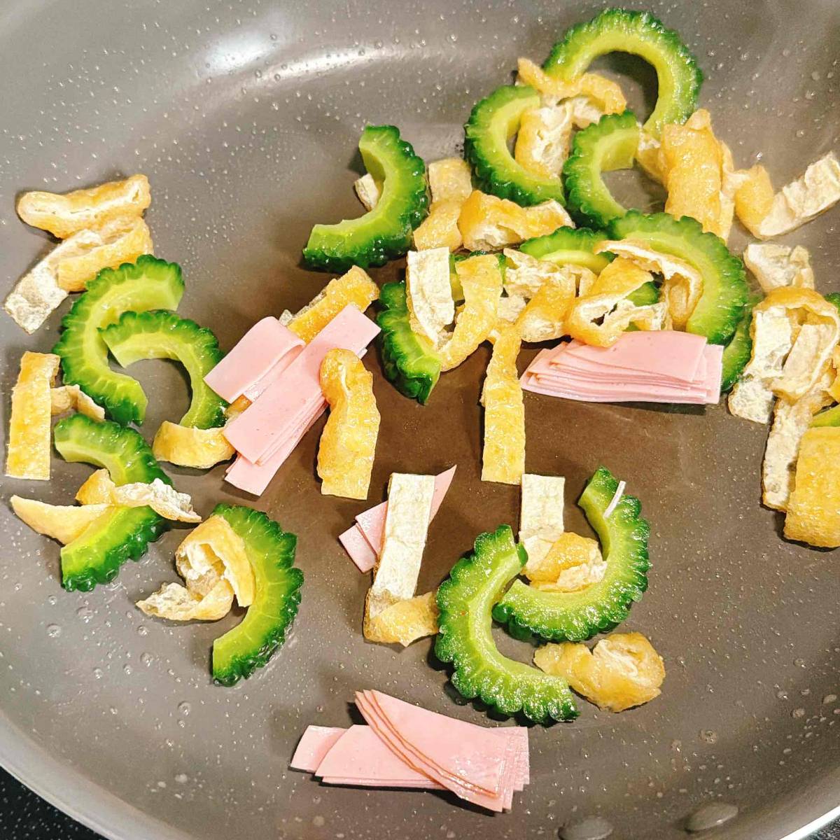 JAグループ公式の「ゴーヤと油揚げの炒め煮」のレシピ