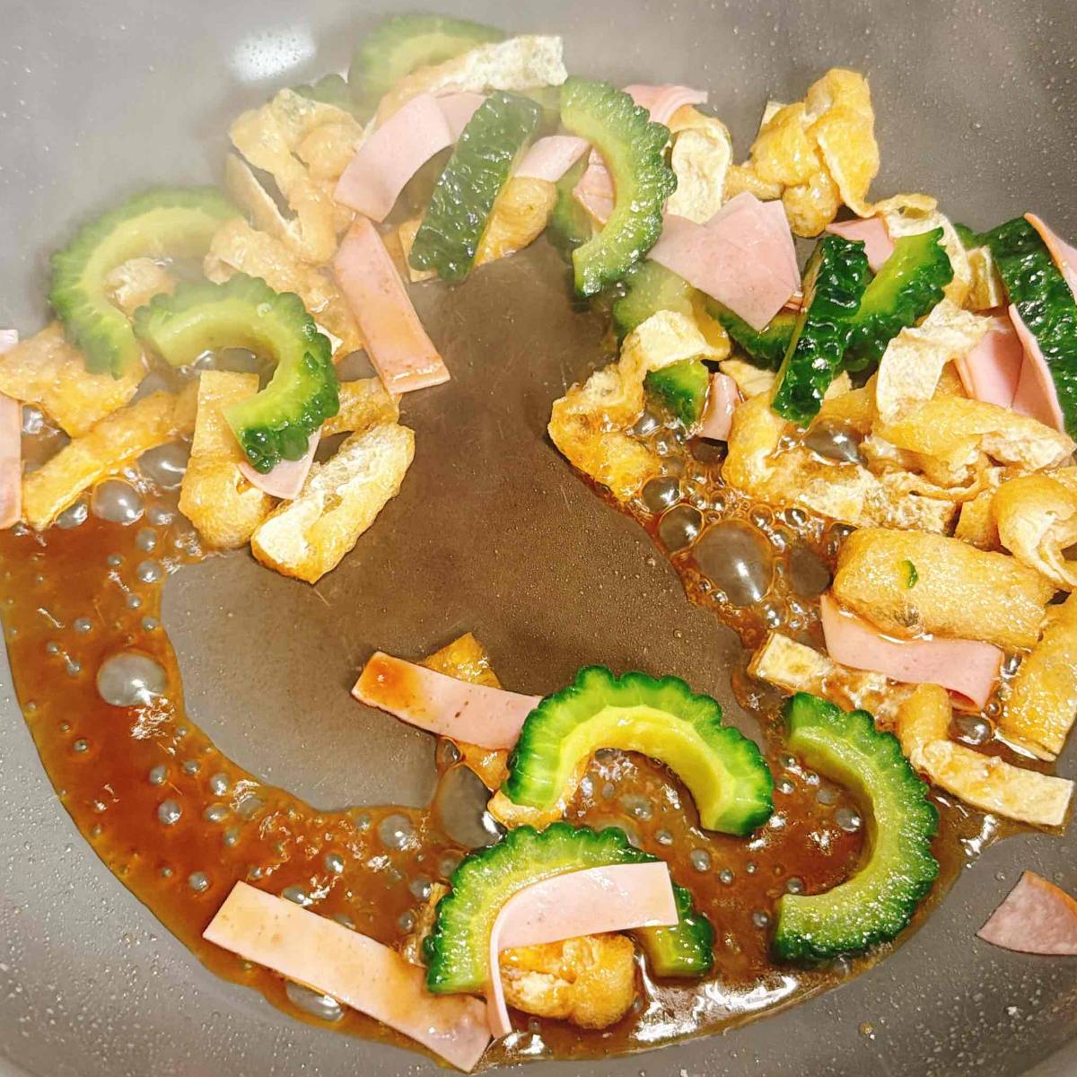 JAグループ公式の「ゴーヤと油揚げの炒め煮」のレシピ