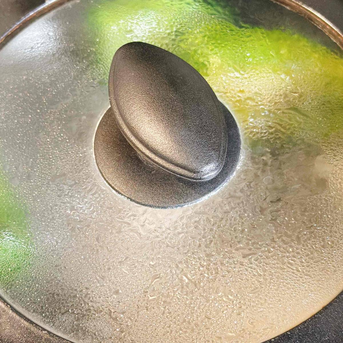 JAグループ公式の「丸ごとピーマンのオイル蒸し、パルメザン風味」のレシピ