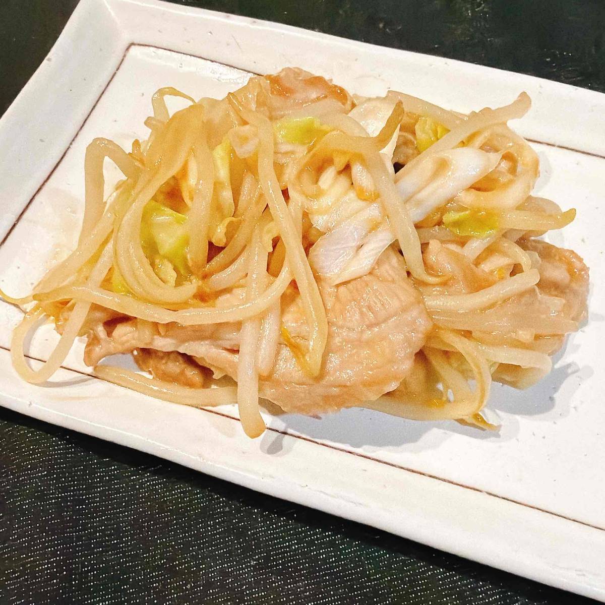JAグループ公式の「豚レバーともやしキャベツの味噌炒め」のレシピ