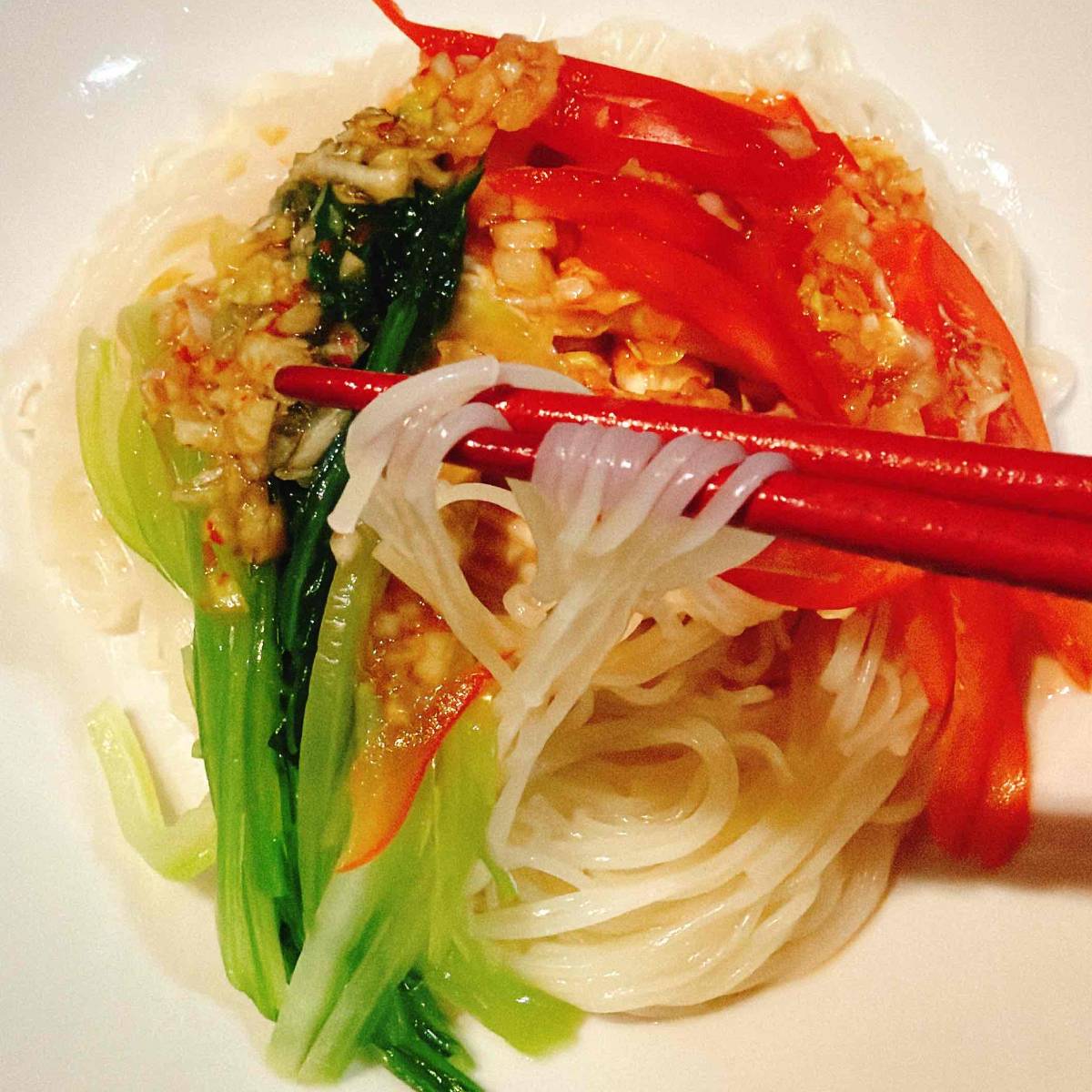 揖保乃糸公式の「鶏ささみの中華風ピリ辛そうめん」のレシピ