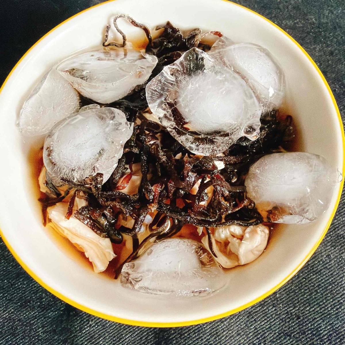 くらこん公式の「塩こんぶで冷やし茶漬け」のレシピ