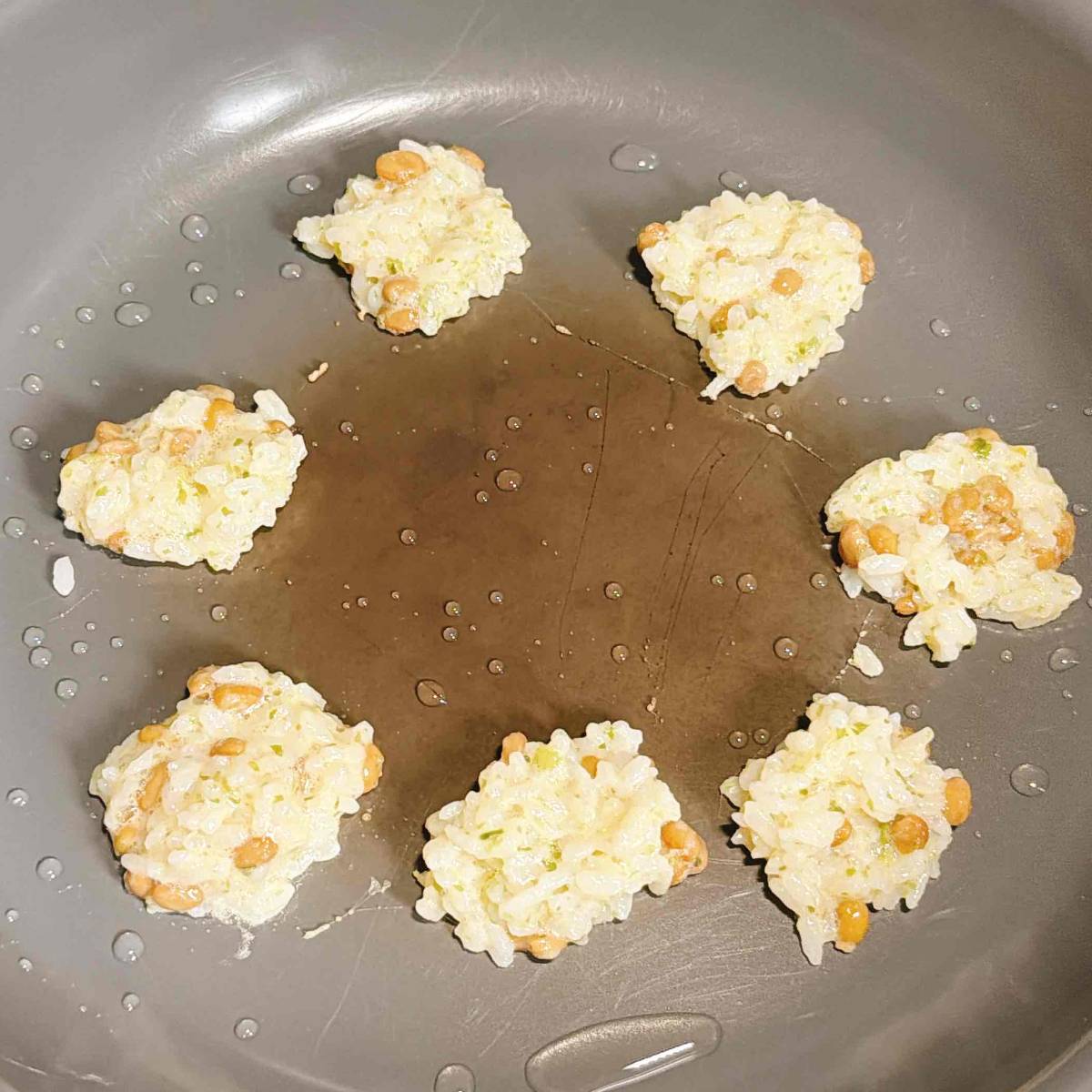 タカノフーズ公式の「納豆ごはんのおやき」のレシピ