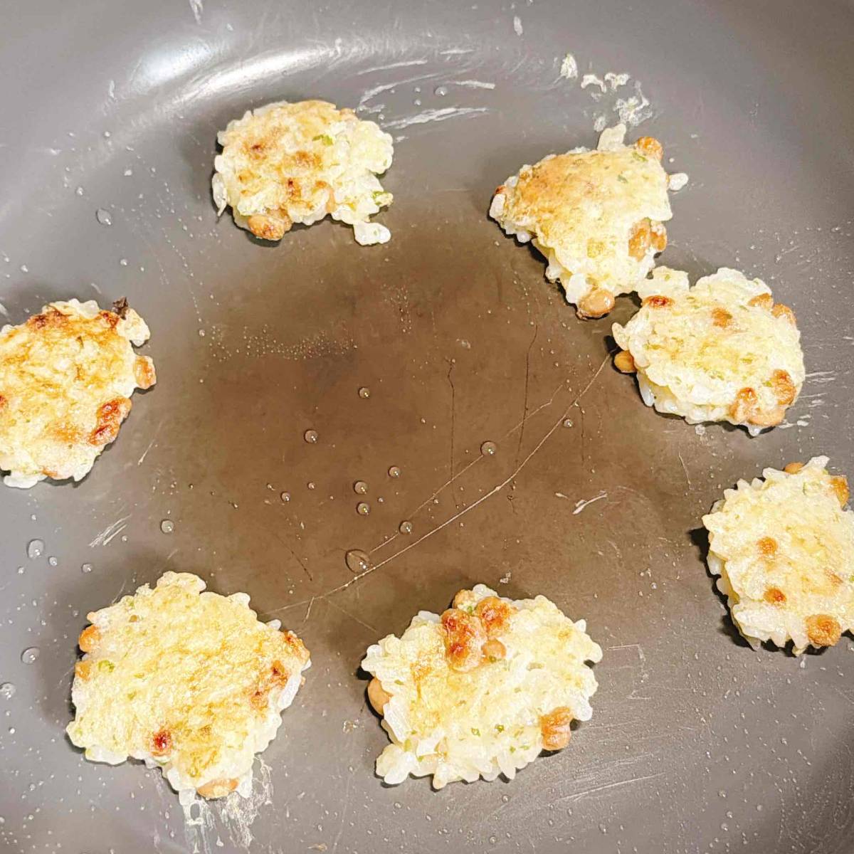 タカノフーズ公式の「納豆ごはんのおやき」のレシピ