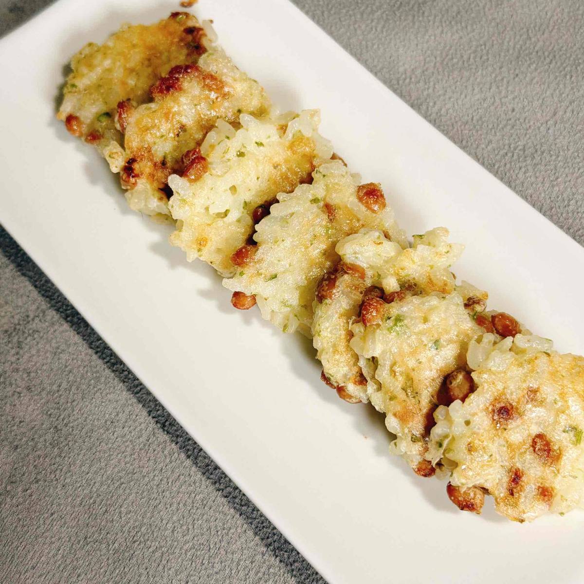 タカノフーズ公式の「納豆ごはんのおやき」のレシピ