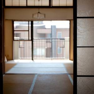 【ゾッとする怖い話】「窓のとこ立ってぼーっと」夢の中で起きた恐怖体験
