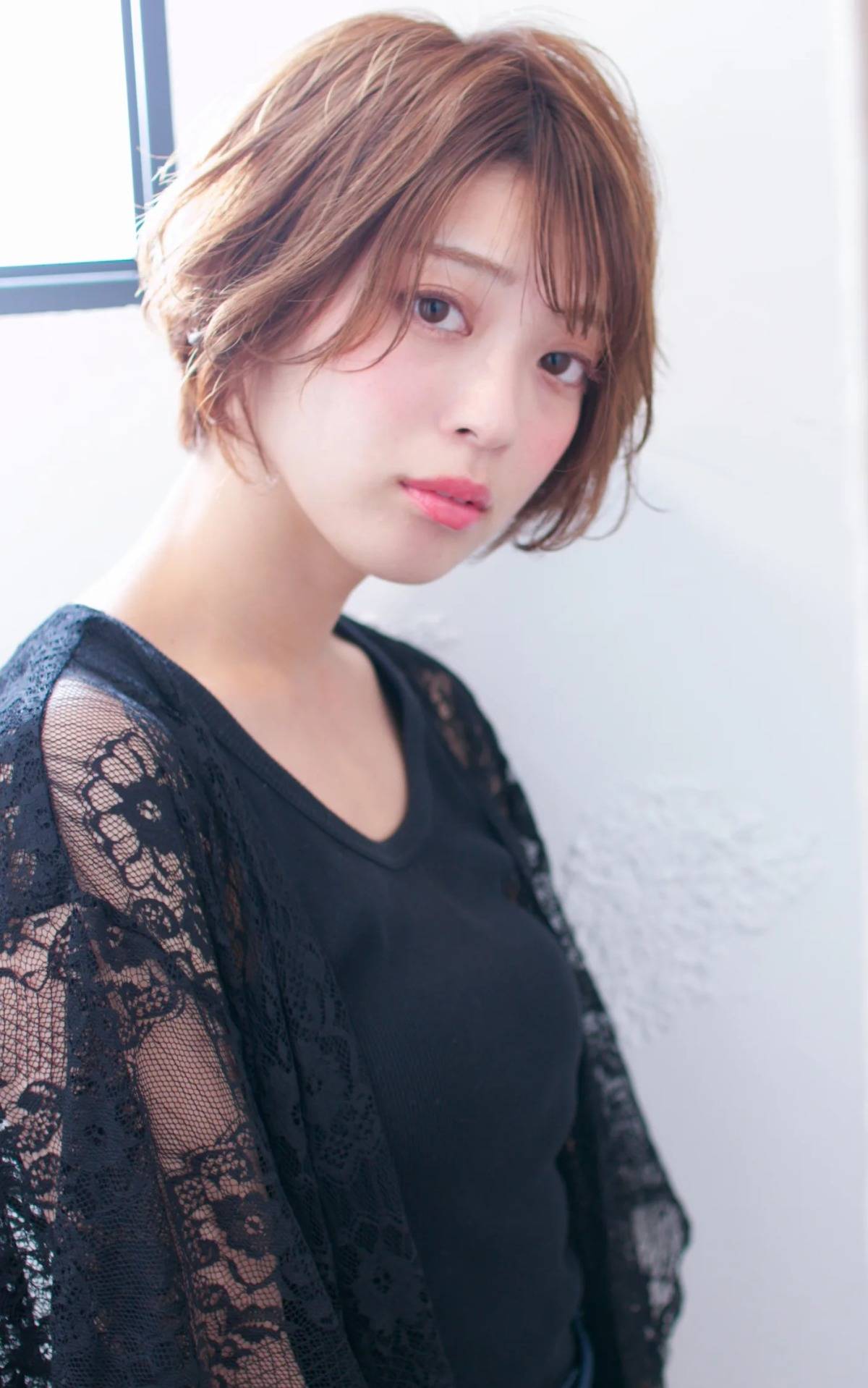 大人可愛いチークバングショート