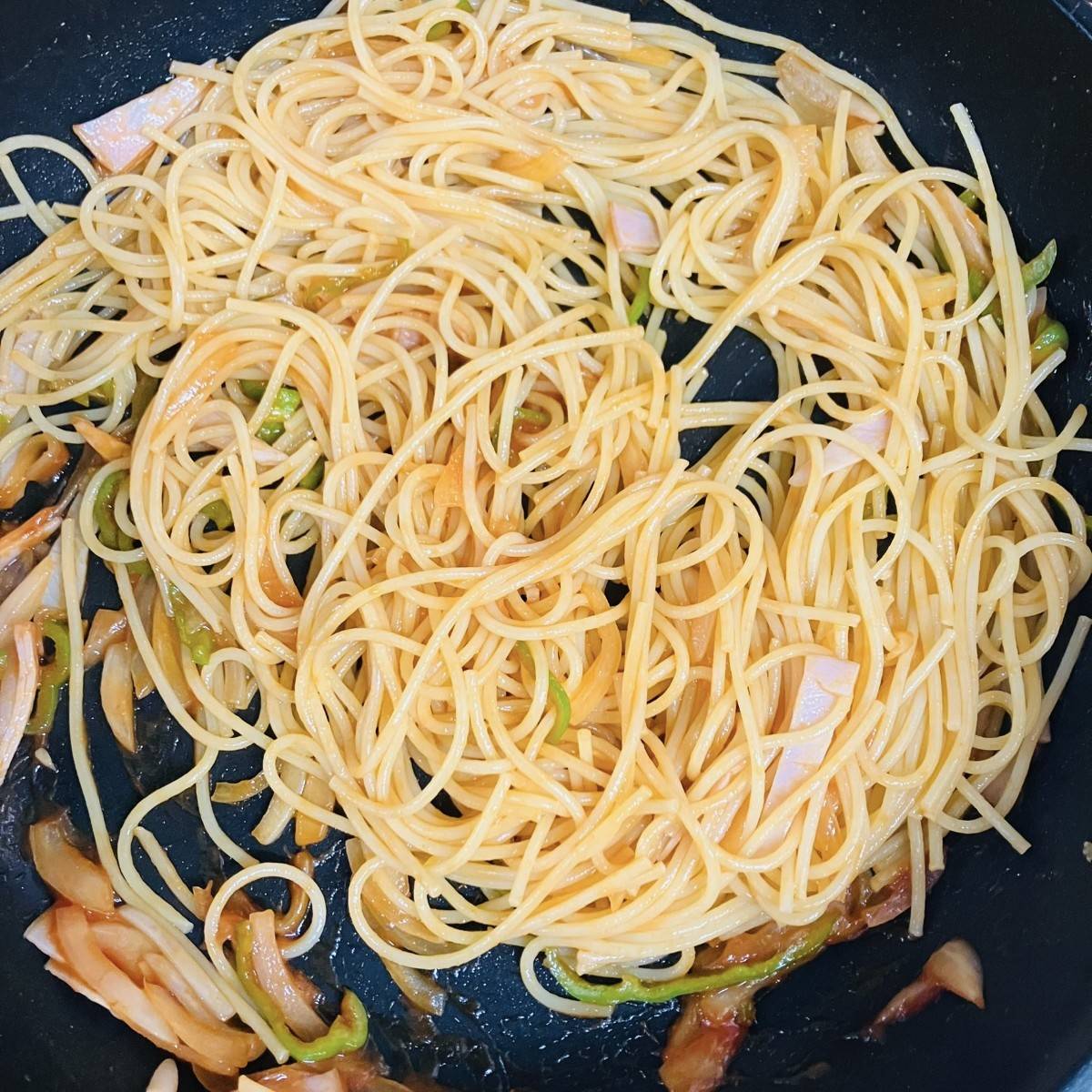 マ・マー公式の「名古屋風鉄板焼きナポリタン」のレシピ