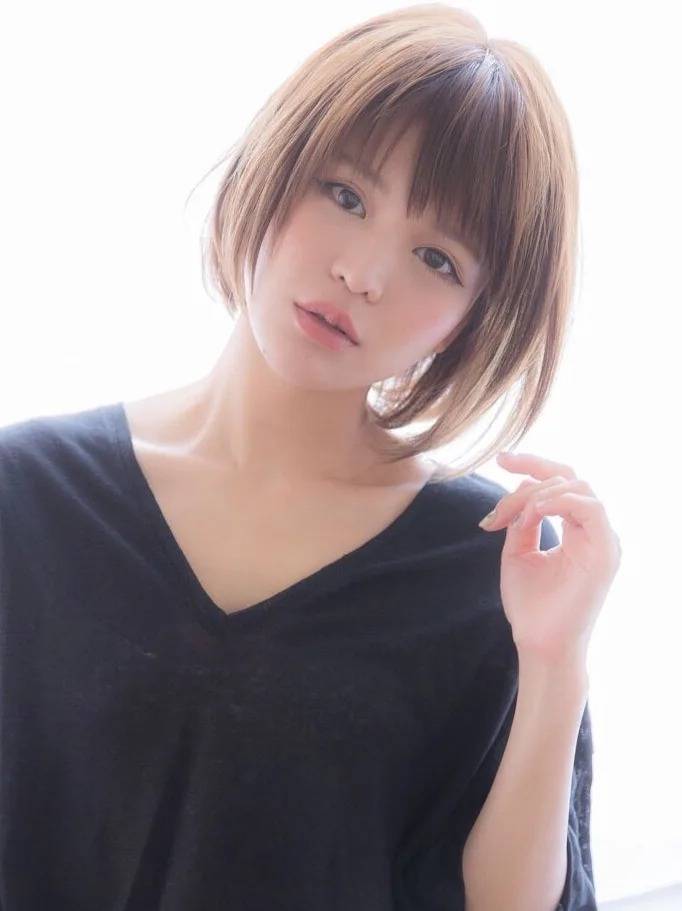 シンプルな前下がりボブ