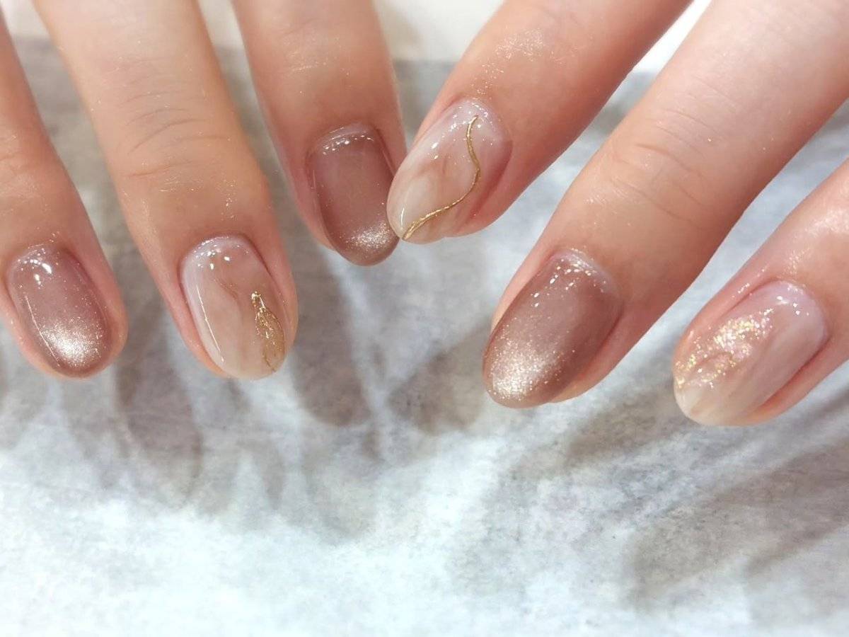 くすみベージュネイル