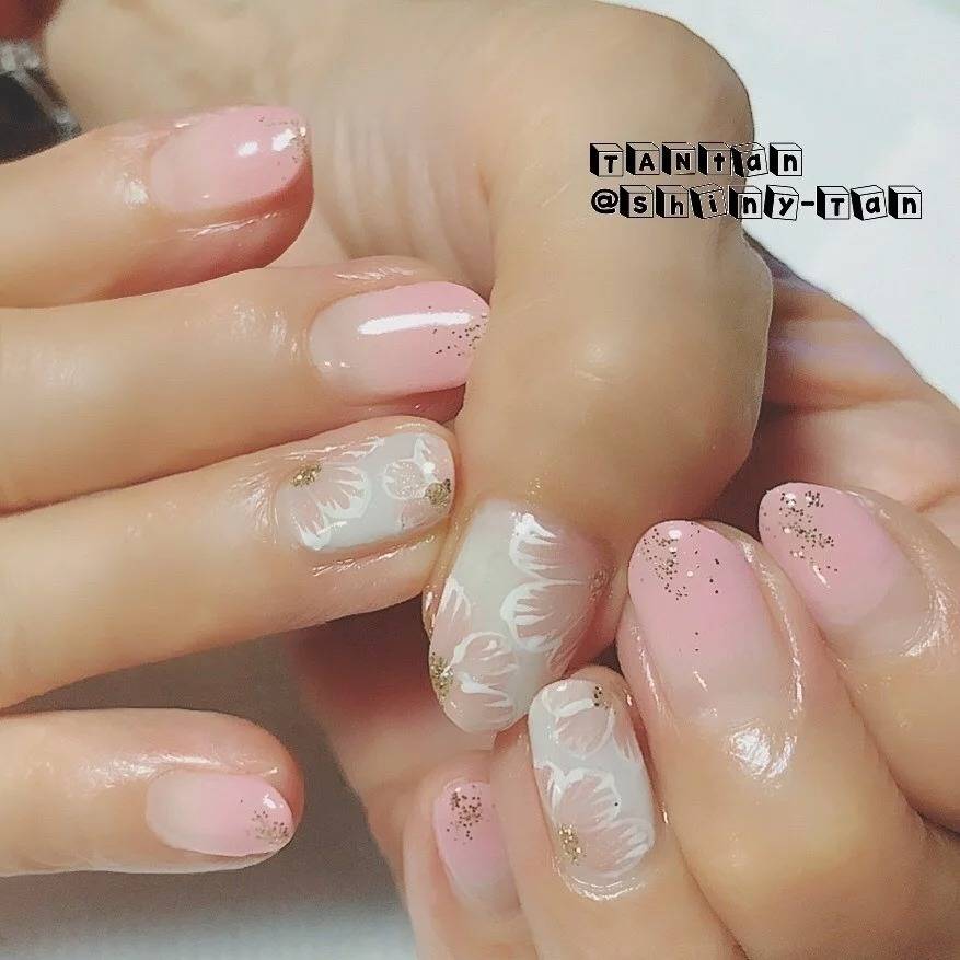 夏の透け感ネイル