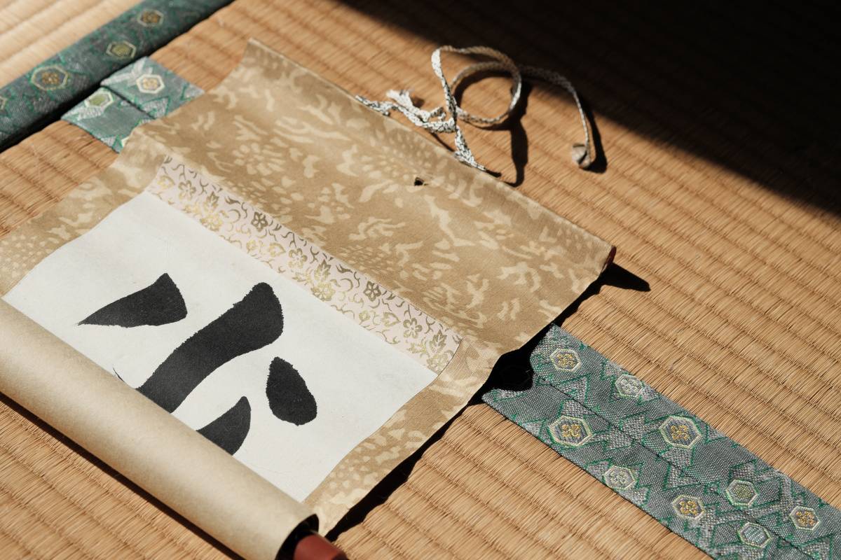 和室　開運　妨げる　汚れた掛け軸
