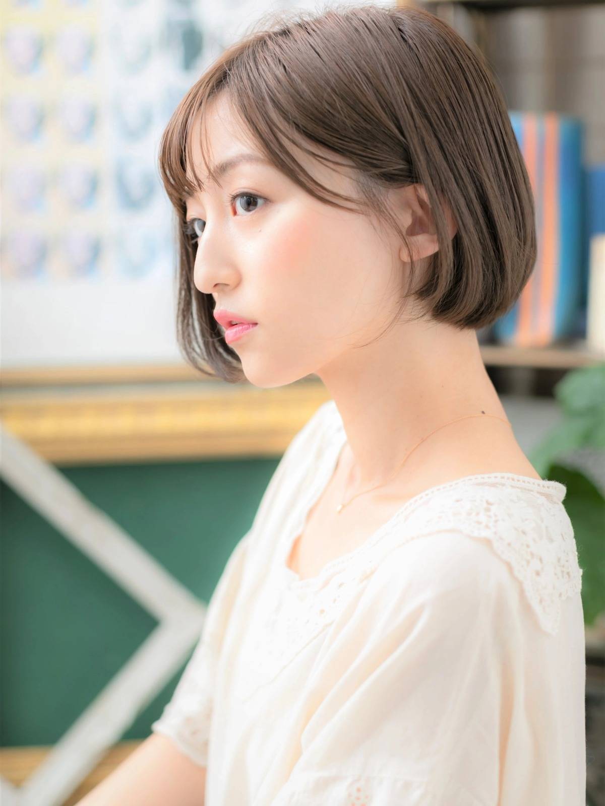 シースルーバングのシンプルボブ