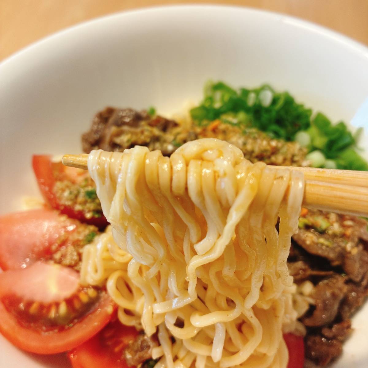 サッポロ一番公式の「ねぎ豚しゃぶの汁なし麺」のレシピ