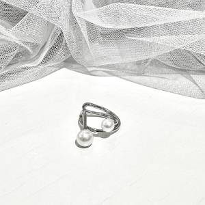 【3COINS】安っぽさ、ゼロ！大人が着けやすい「パールイヤカフ」