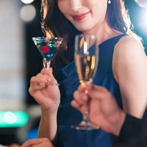  酒を飲む人 