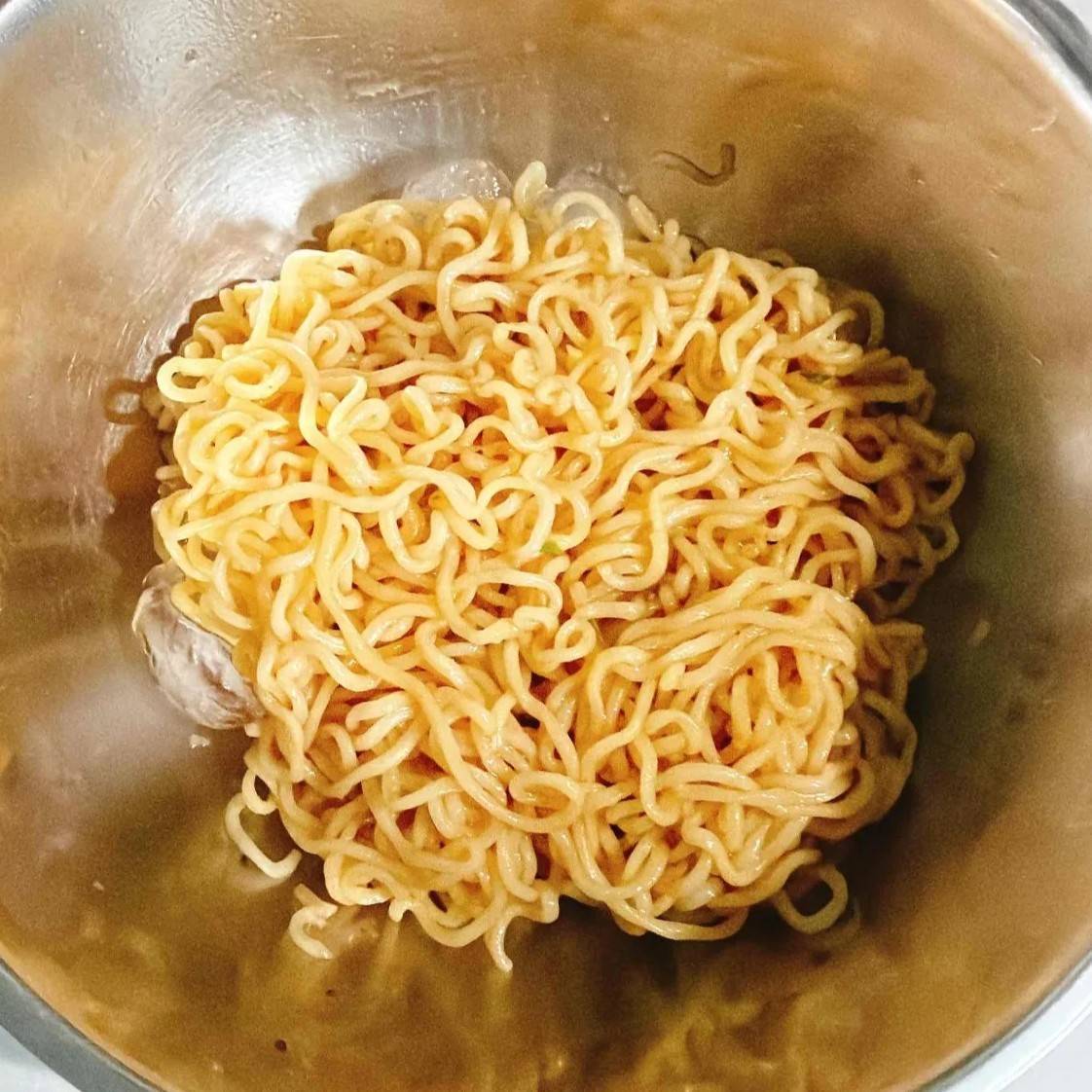 サッポロ一番公式の「チーズと夏野菜のさっぱり冷やしあえ麺」のレシピ