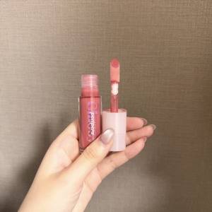 ひと塗りでちゅるんとしたツヤリップが完成♡「ペリペラ」のリップグロス