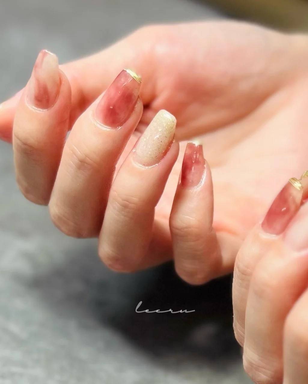 ヌーディーカラー×血色感ネイル