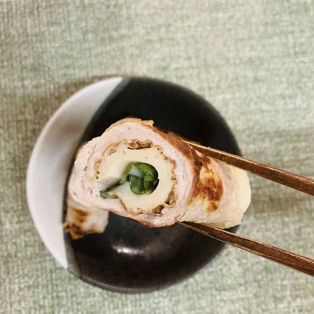 JAグループ公式の「竹輪でボリュームアップ!豚肉の大葉チーズロール」のレシピ