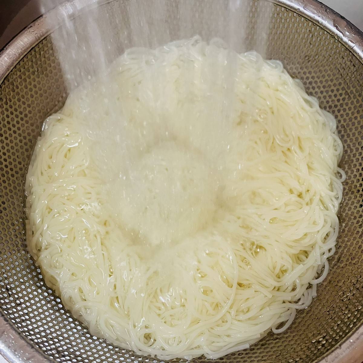 揖保乃糸公式の「中華麺サラダ」のレシピ