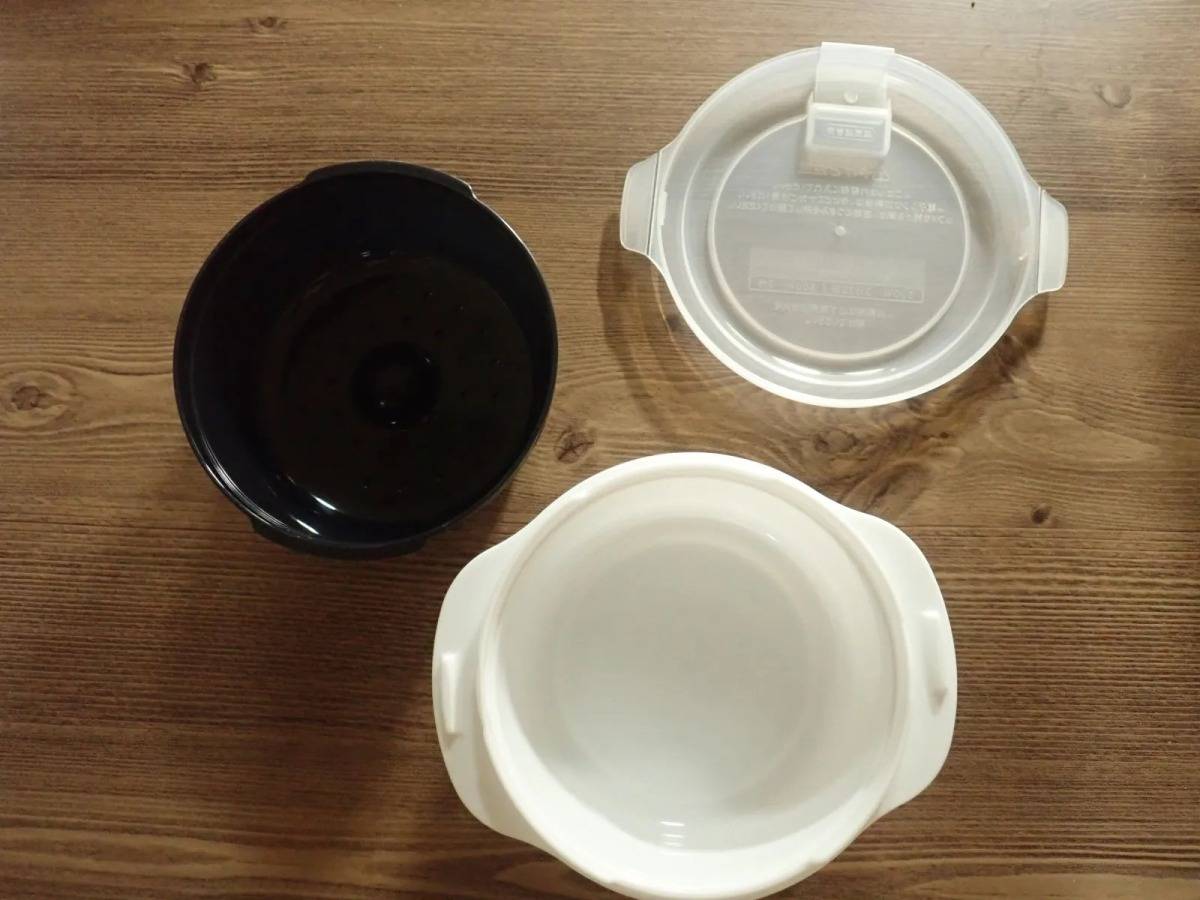 DAISO(ダイソー):冷凍保存容器(ごはん一膳、二重構造)