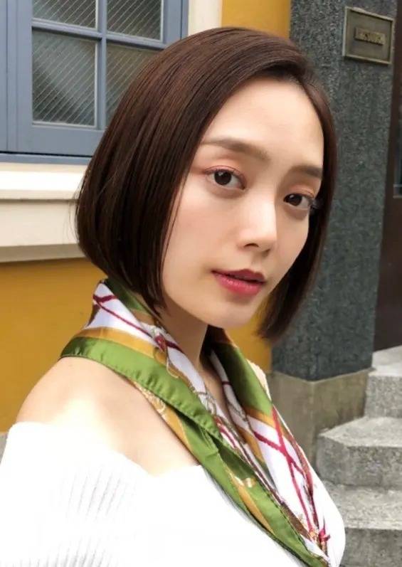 センターパートのストレートボブ