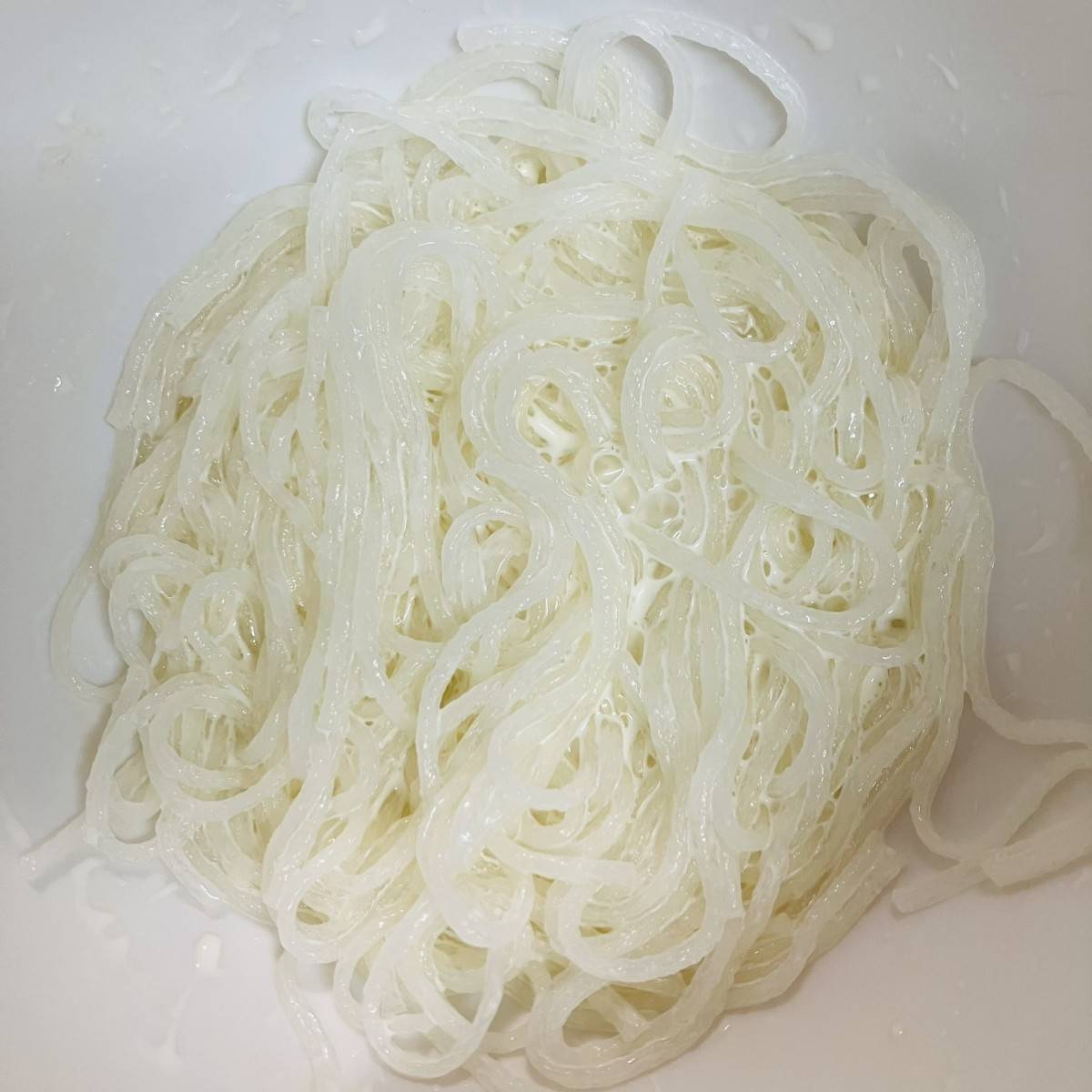 いちまさ公式の「レンジで5分！カニかまのマヨ春雨サラダ」のレシピ