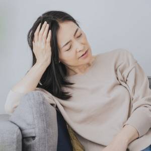 また朝早く起きちゃった……。【更年期】早朝覚醒の原因とその対策とは？