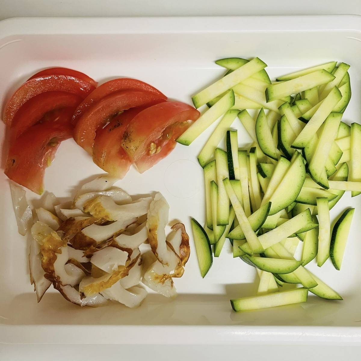 マルちゃん公式の「夏野菜たっぷり!カラフル塩焼そば」のレシピ